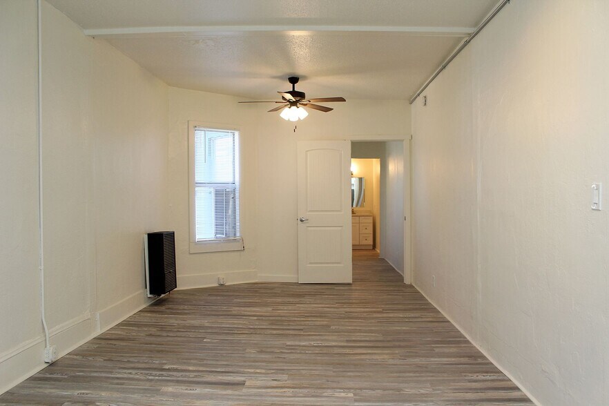 Building Photo - 843 N Knott St