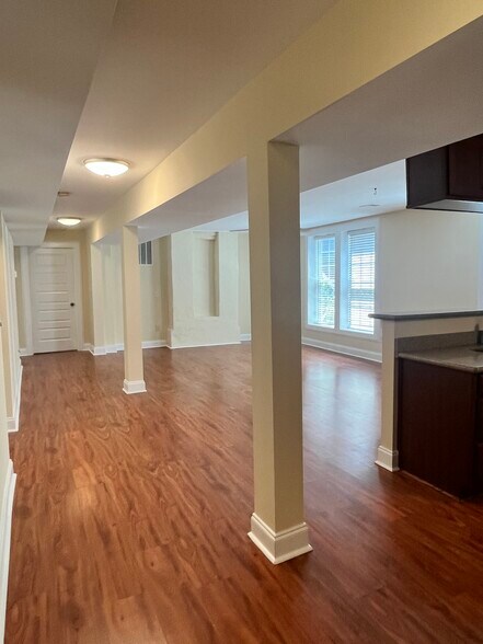 Building Photo - 517 Boulevard SE