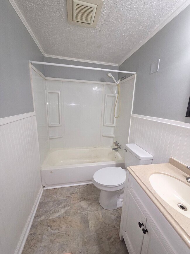 Building Photo - 928 Hamilton Blvd