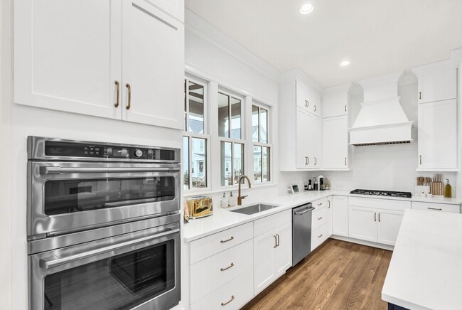 Building Photo - 6007 Camberley St