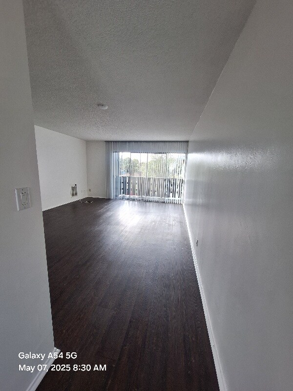Building Photo - 609 De La Vina St