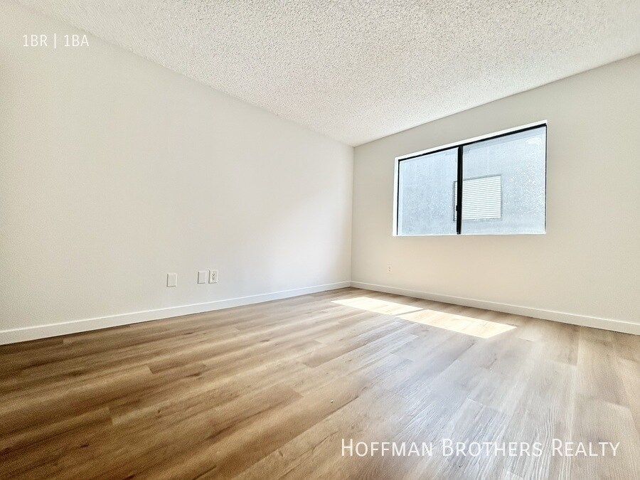 Building Photo - 11817 Victory Blvd