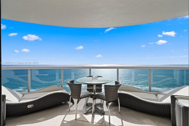 Primary Photo - 17555 Collins Ave