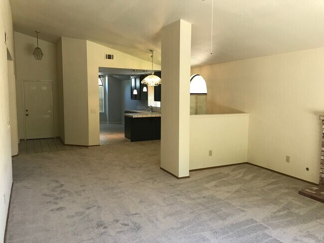 Building Photo - 4 BR | 2Ba | 1814SF | 2 Car Garage | Singl...