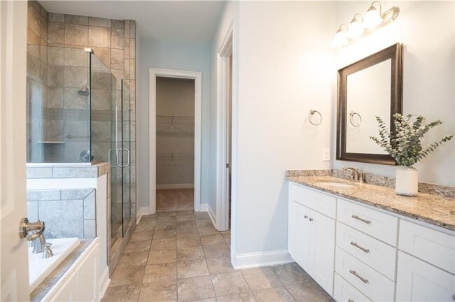 Building Photo - Spacious & Stylish 4BD Home with Loft in C...