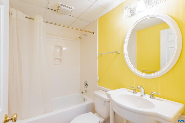 Building Photo - 1277 Maple View Dr