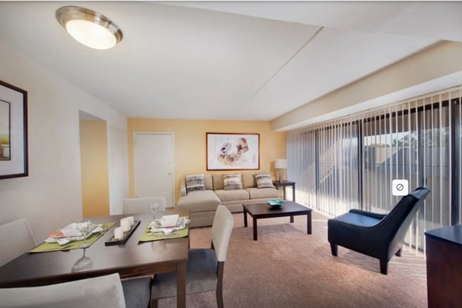 Building Photo - Spacious Two Bedroom Apartment Home Availa...