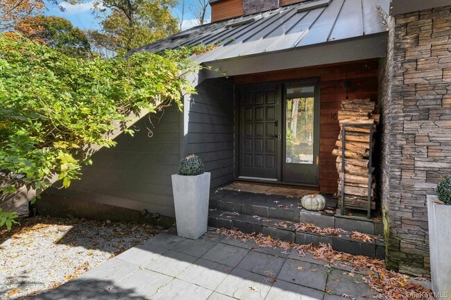 Building Photo - 16 Old Wagon Rd