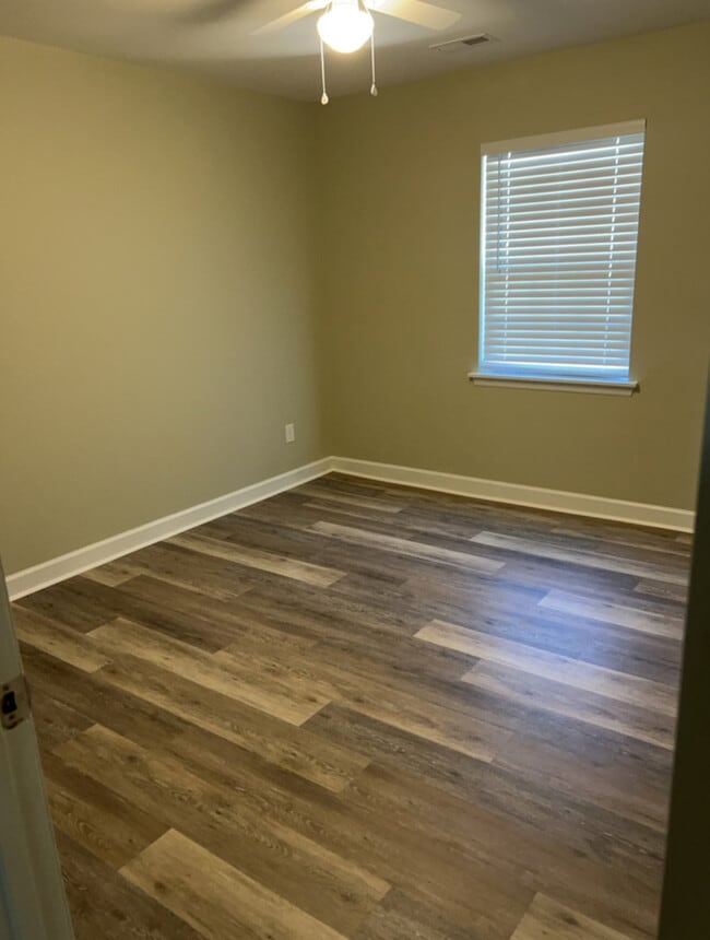 Building Photo - Cozy 3BR SFR • Full Kitchen Set • Patio in Durham