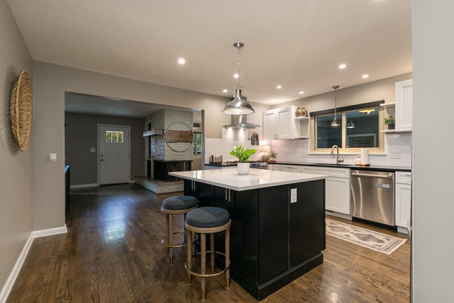 Building Photo - 1936 E Greenwood St