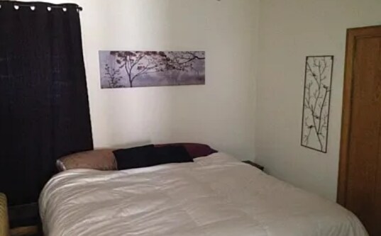 Building Photo - 434 E Berteau Ave