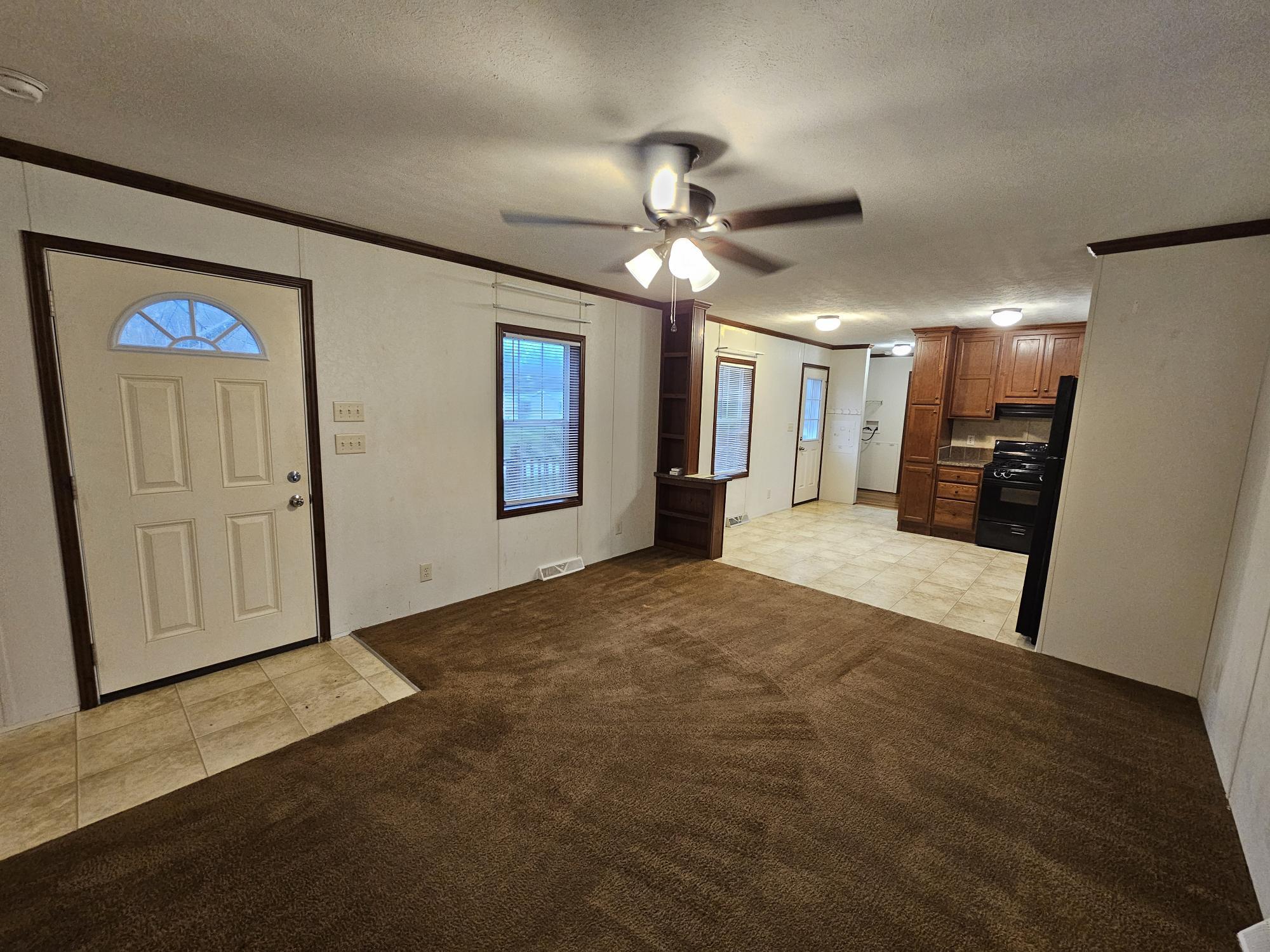 Building Photo - 10 Daisy Ln