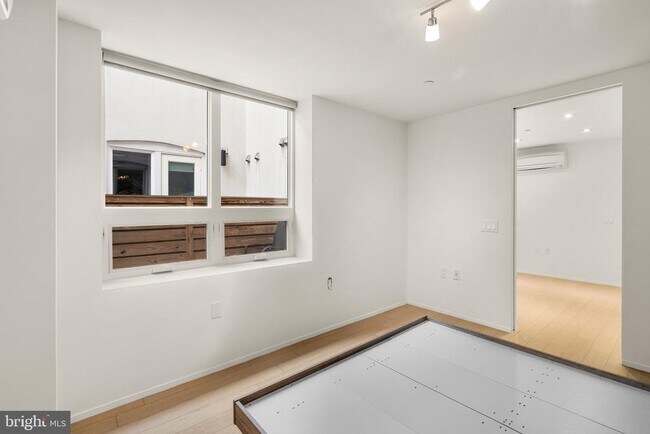 Building Photo - 2422 17th St NW