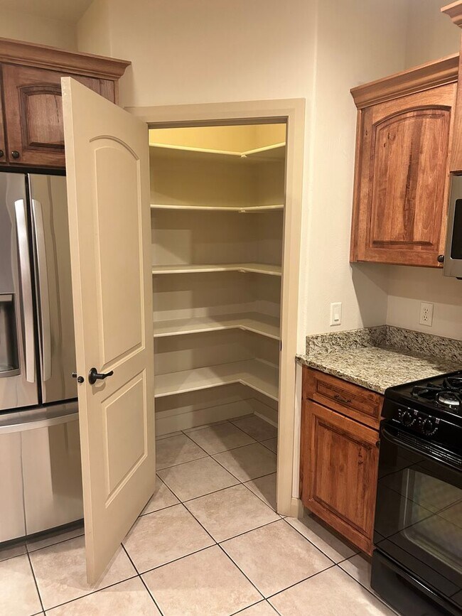 Building Photo - La Verkin Charm!