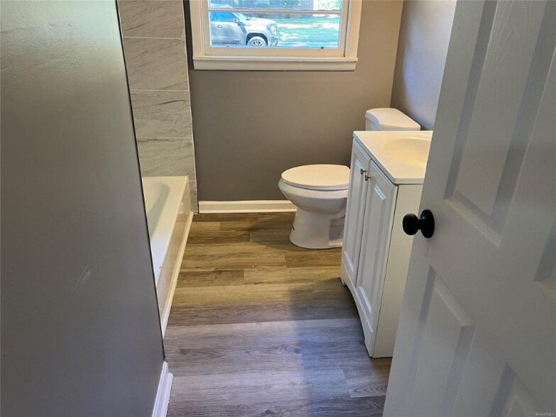 Building Photo - 3653 Cloverdale Rd