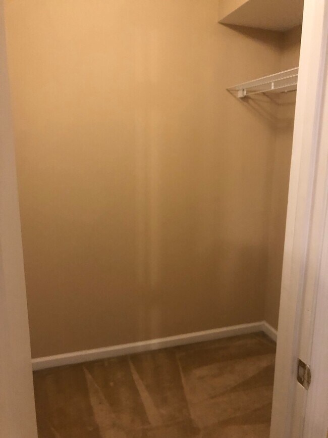 Building Photo - PRE-LEASING FOR JULY 22ND 2026!