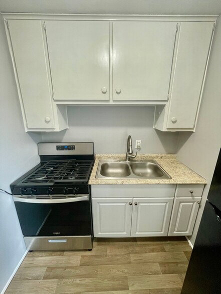 Building Photo - 1 Macnaughton Ave