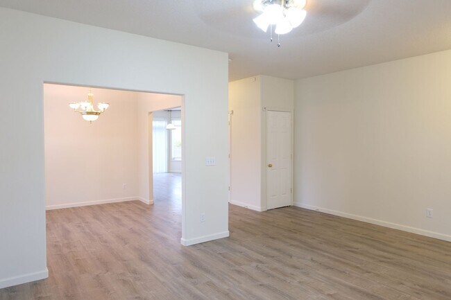 Building Photo - ***REST OF DECEMBER FREE***? Your Dream Rental: Large, Serene Home with Fenced Yard?