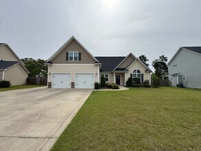 Building Photo - Spacious 4 Bed 3 Bath Home with Fenced Yard