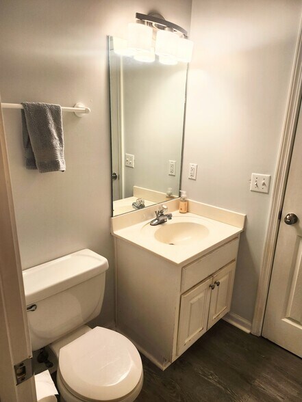 Building Photo - 17462 Front Beach Rd