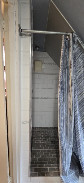 Building Photo - 724 N Evans St