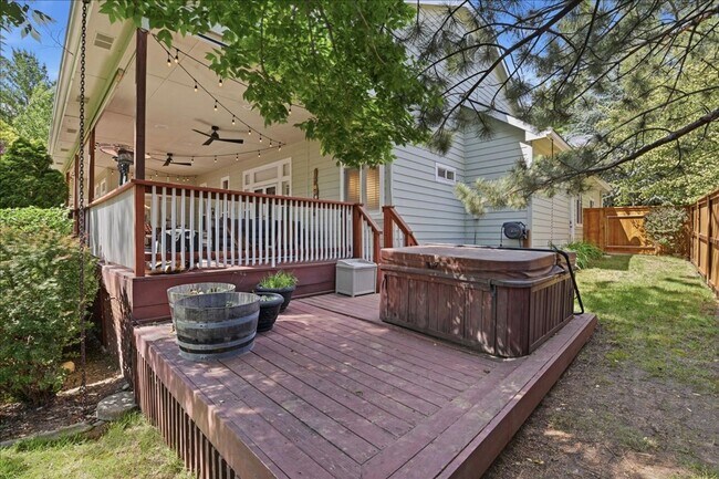 Building Photo - Luxury Living in Southeast Boise, 3-Car Garage, Hot Tub & Flexible Bonus Loft & Private/Secure Wo...