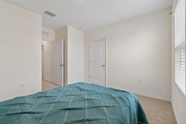 Building Photo - 17053 Oval Rum Dr