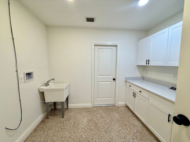 Building Photo - GORGEOUS, COMPLETELY REDONE 3/2 MAITLAND H...
