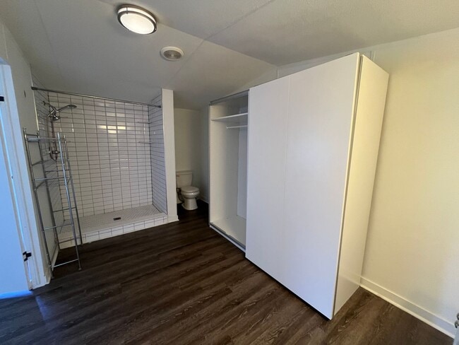 Building Photo - 3 bedroom 2 bath Mobile Home on 1 acre in ...