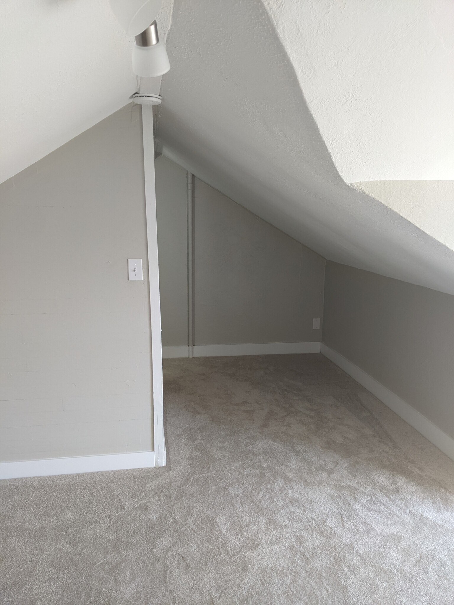 Building Photo - 1615 Charleston Beach Rd W