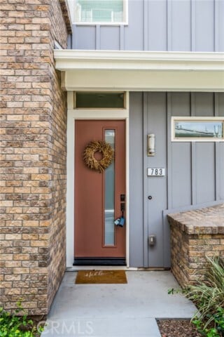 Building Photo - 783 Benchmark