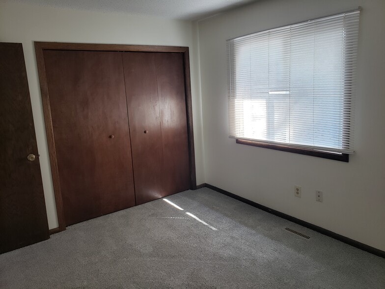 Building Photo - 7949 France Ave N