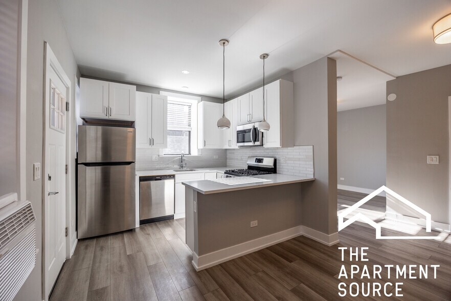 Building Photo - 3937 N Janssen Ave