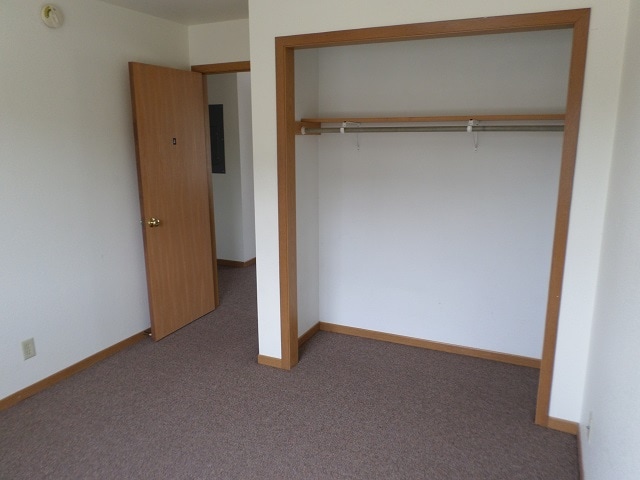 Building Photo - 560 Main St