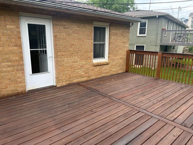 Building Photo - ASK about the MOVE IN SPECIAL! NO DEPOSIT!...