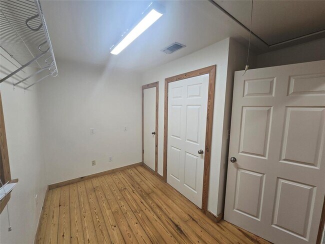 Building Photo - 500 Laurel St