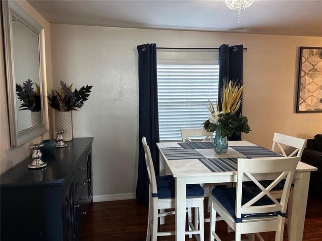 Building Photo - 2521 Lorraine St