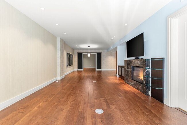 Building Photo - 311 NW 12th Ave