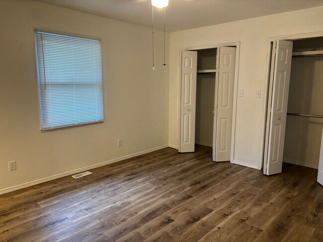 Building Photo - Country Club Duplex