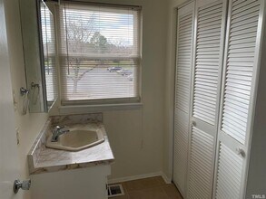 Building Photo - 1220 Manassas Court - Bev Roberts Rentals and Property Management