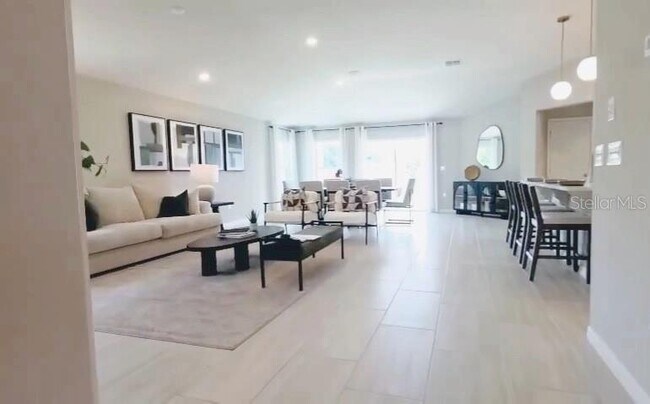Building Photo - 2602 Lola Ln