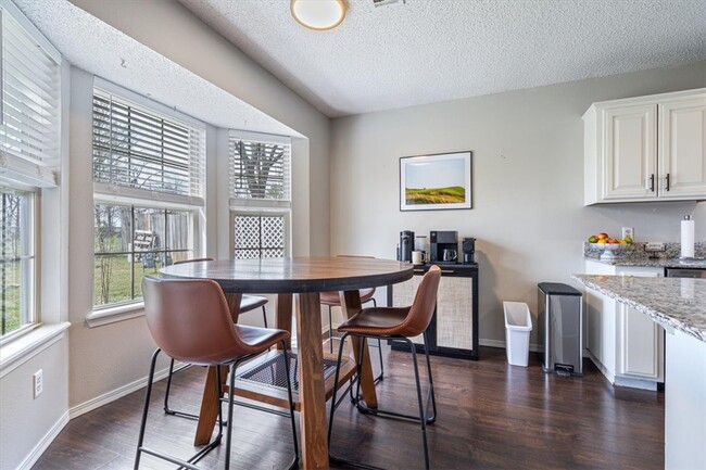 Building Photo - 9 Jordan Ln