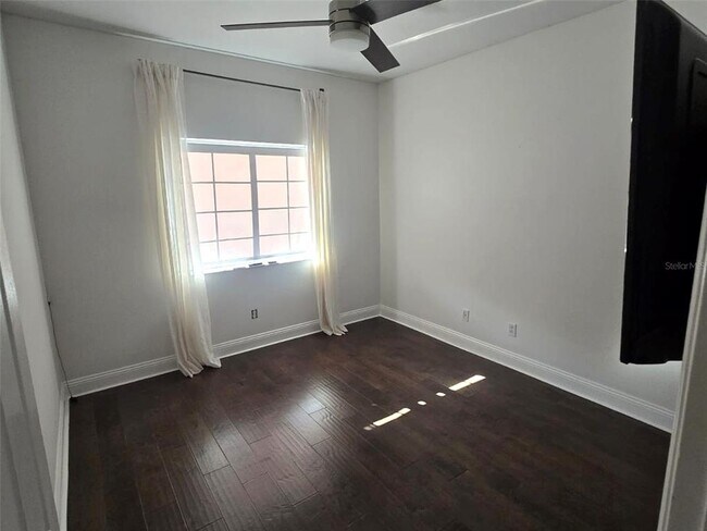 Building Photo - 30039 Mossbank Dr