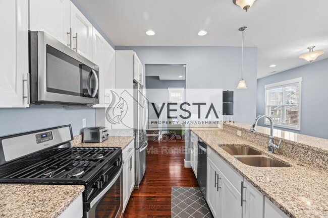 Building Photo - 16 Hyde Park Pl