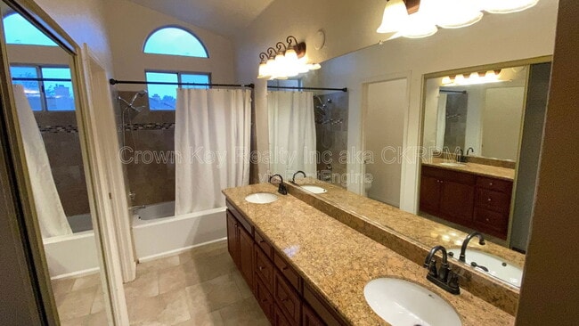 Building Photo - 371 Jaeger St