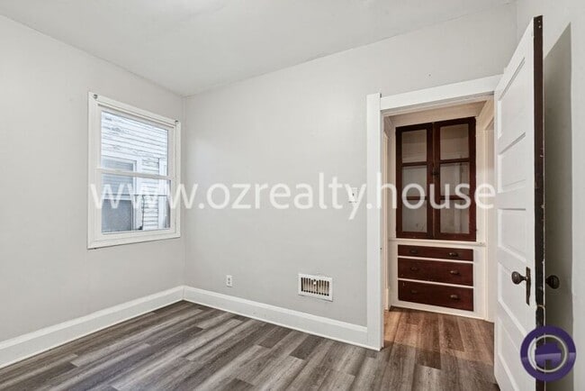 Building Photo - 2824 Chestnut St