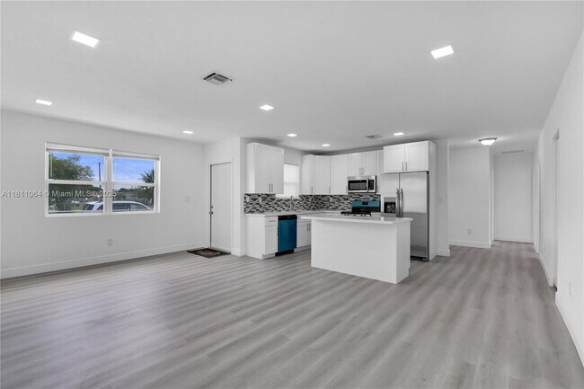 Building Photo - 8330 NW 35th Pl