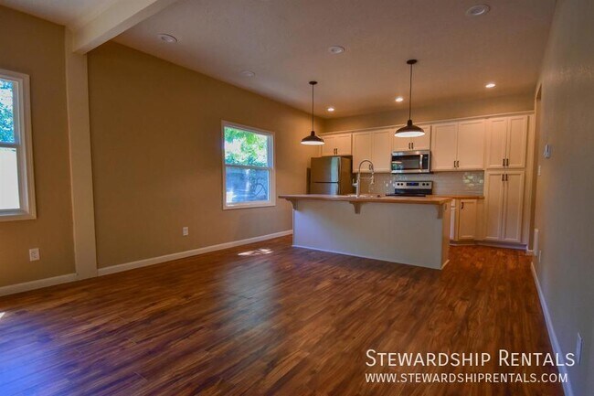 Building Photo - Beautiful Remodeled One Bedroom