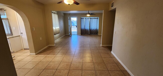 Building Photo - 2126 E Hidalgo Vista