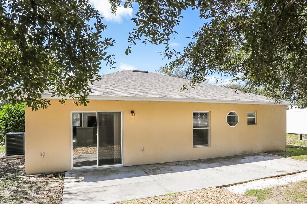 Building Photo - 333 Lake Shepard Dr